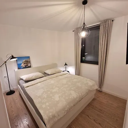Luni Apartment *