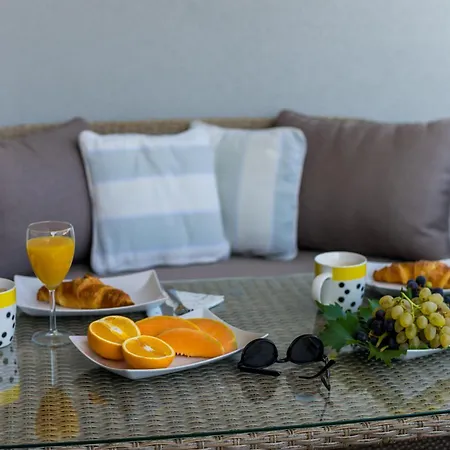 Luni Apartment *
